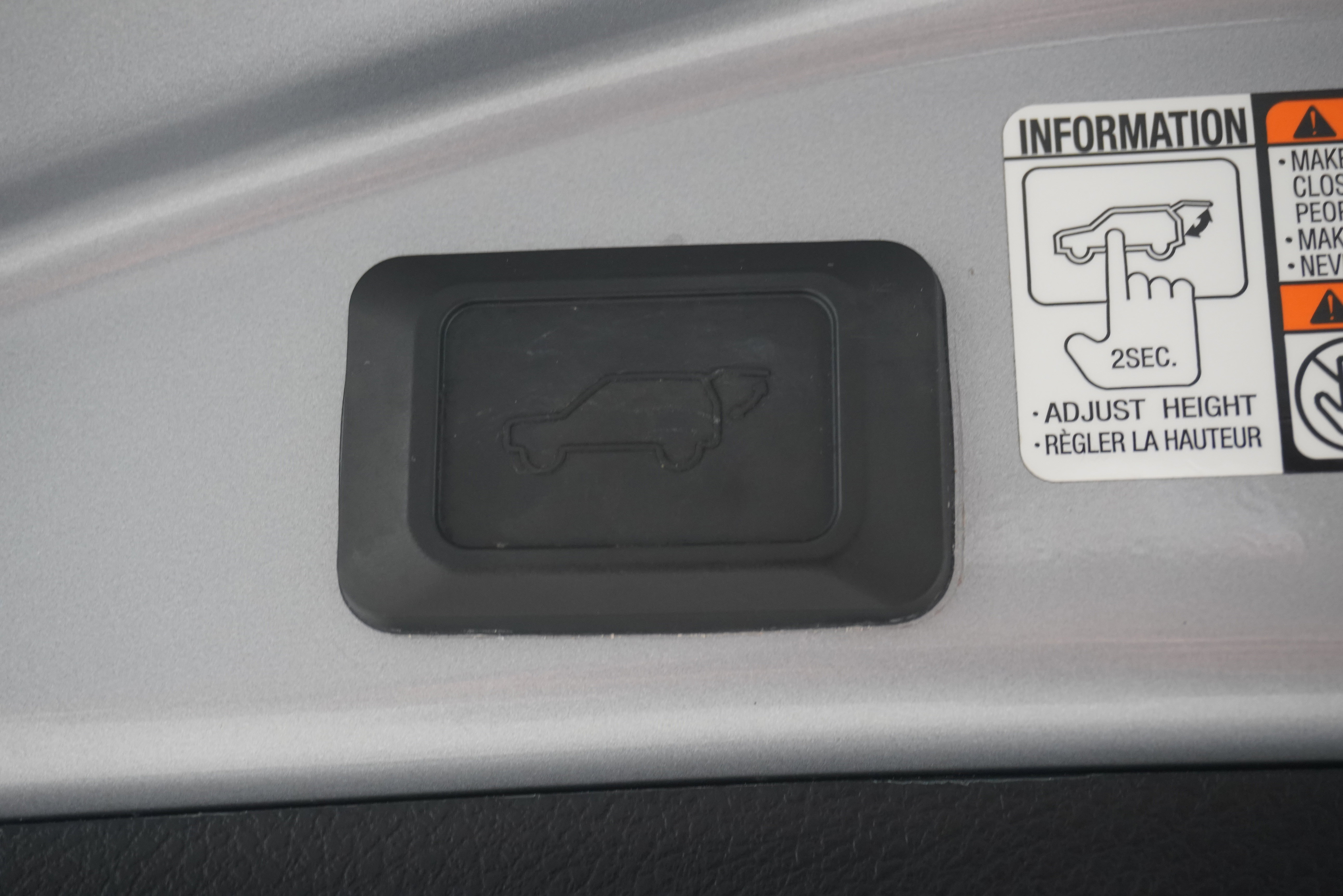 Used 2017 Toyota RAV4 XLE FWD image 25