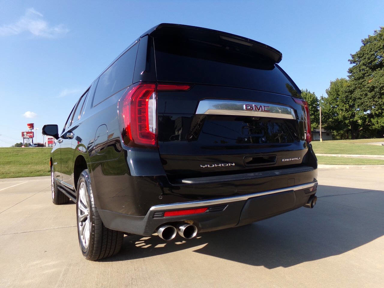 Used 2021 GMC Yukon XL Denali w/ Denali Premium Package image 34