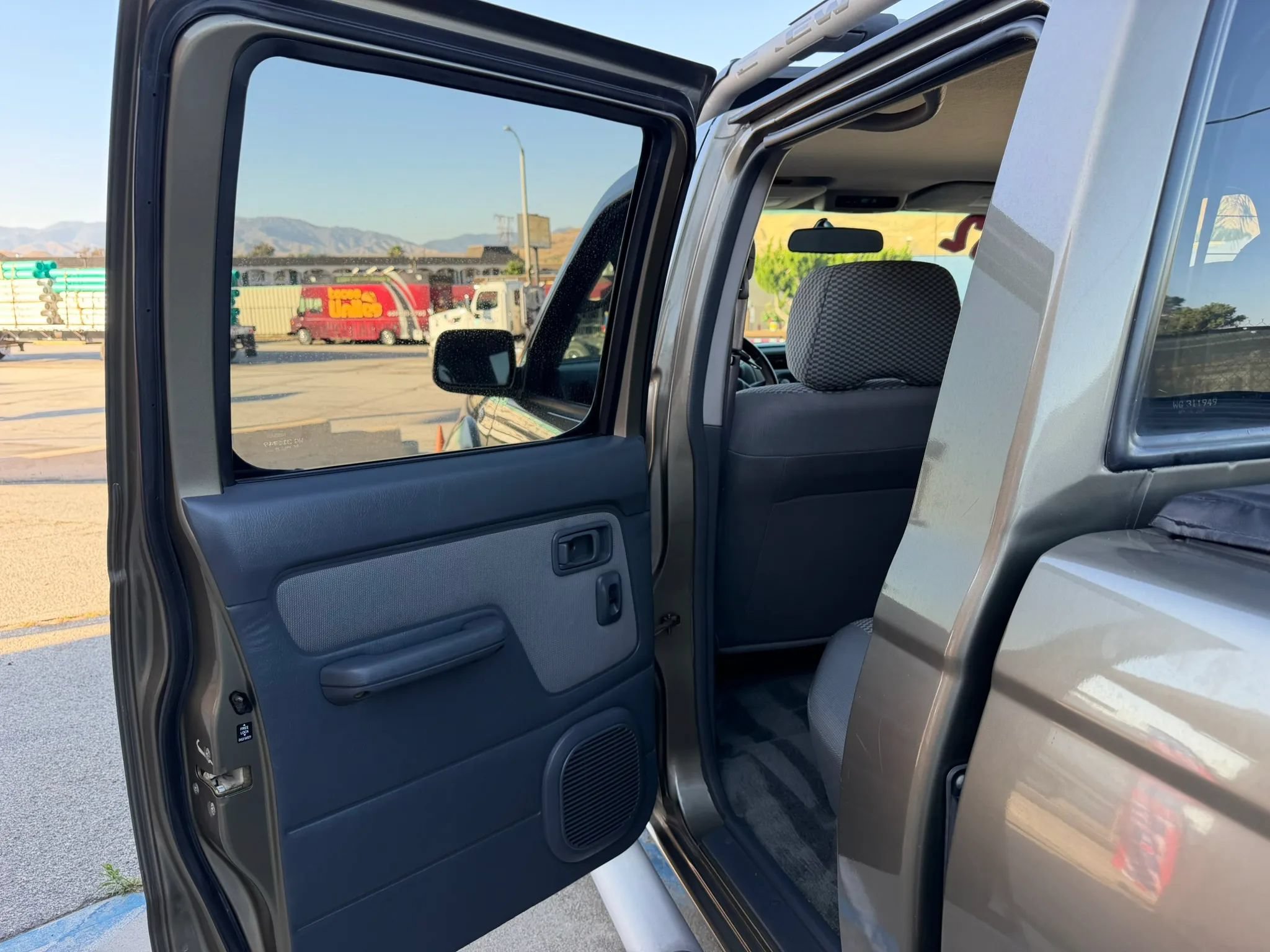 Used 2002 Nissan Frontier SE AWD/4WD image 17