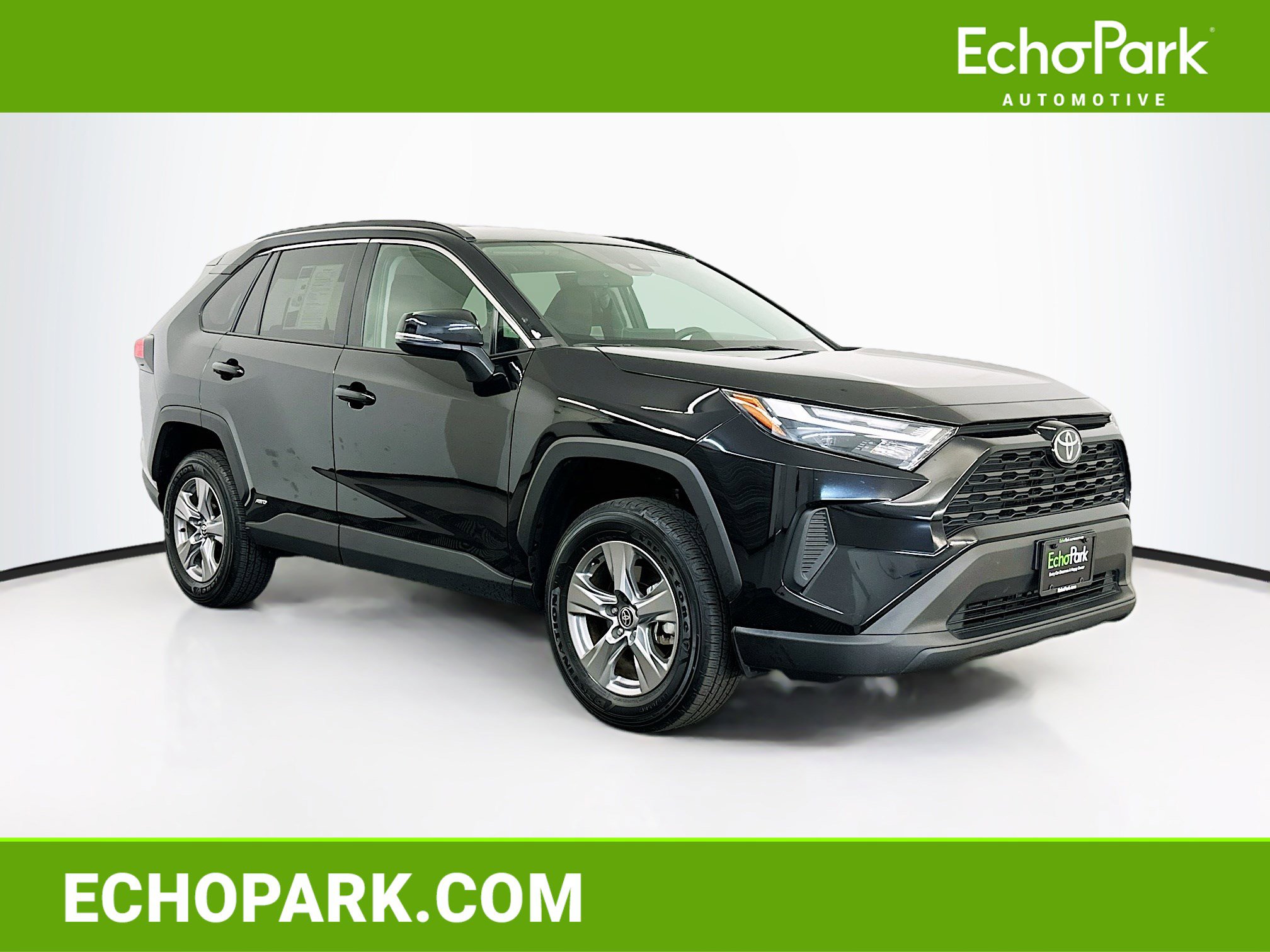 Used 2025 Toyota RAV4 XLE image 1