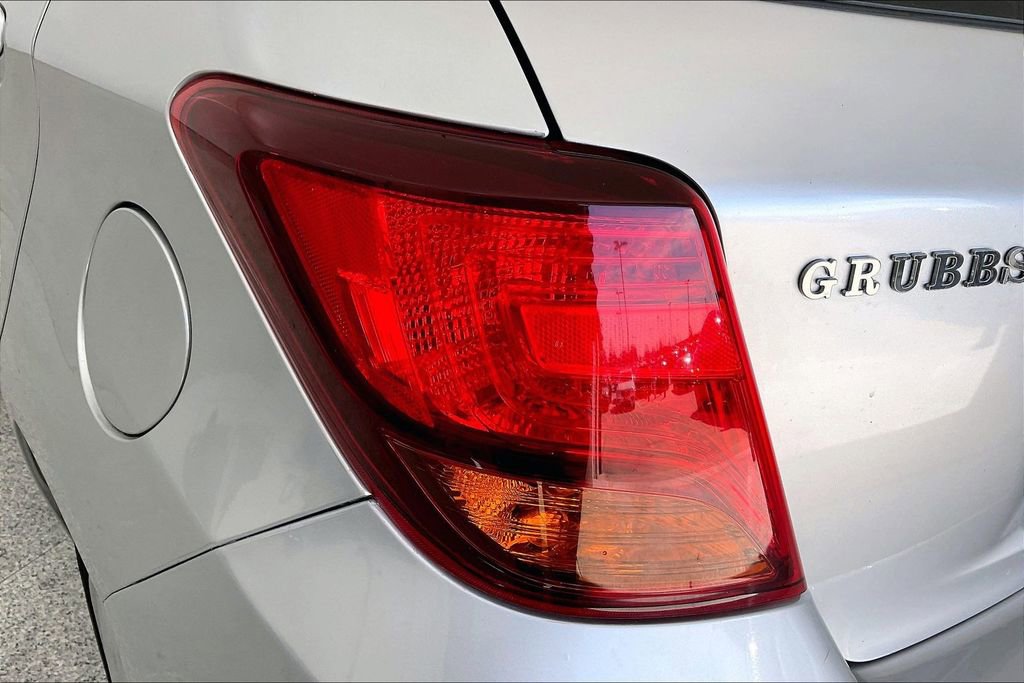 Used 2016 Toyota Yaris L image 35