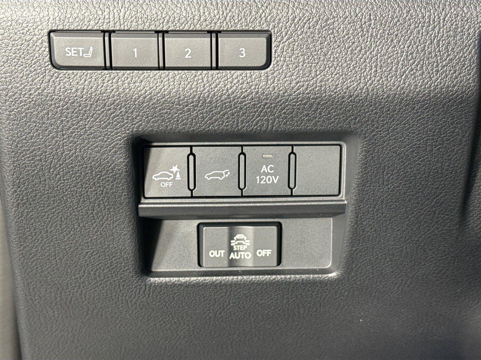 Used 2025 Lexus GX 550 w/ Accessory Package (2T) AWD/4WD image 16