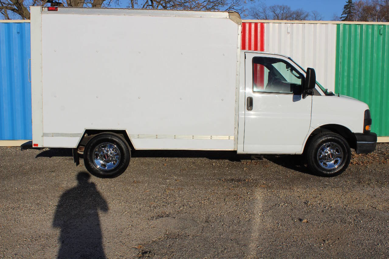 Used 2023 GMC Savana 3500 RWD image 5