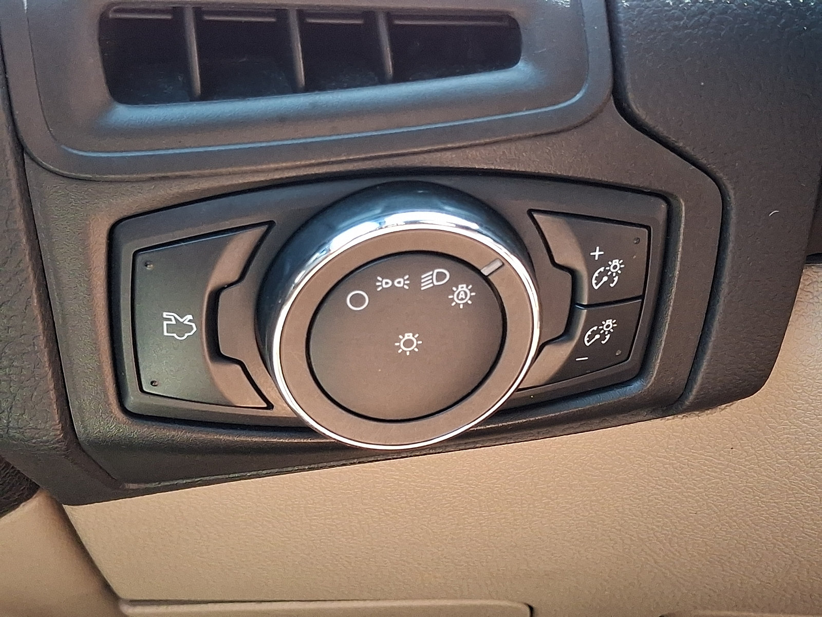 Used 2013 Ford Focus SE w/ SE Winter Pkg FWD image 26