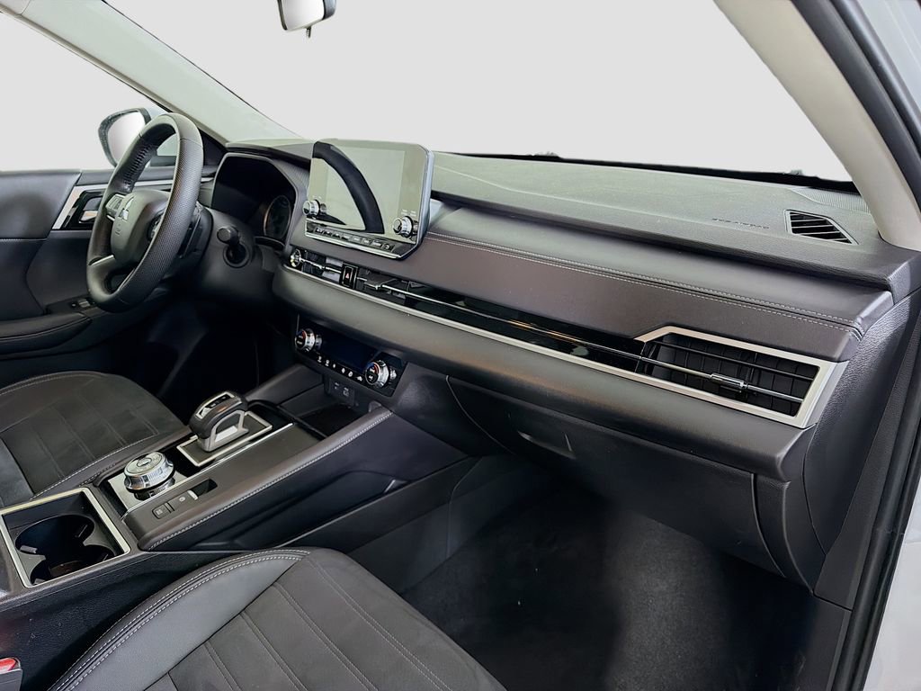 Used 2023 Mitsubishi Outlander SE image 33