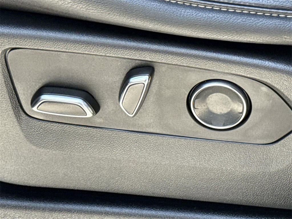 Used 2021 Cadillac Escalade ESV Luxury image 34