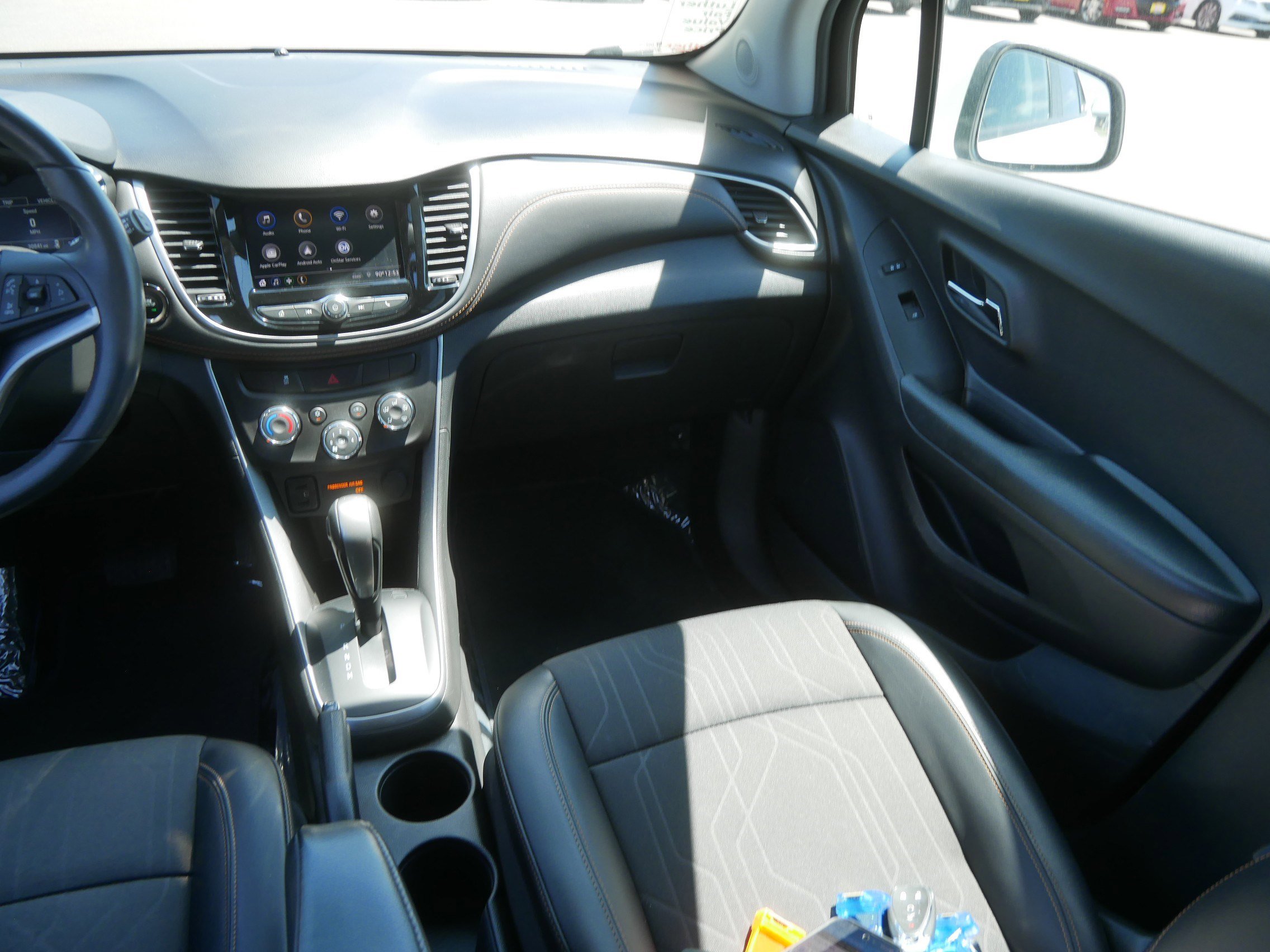 Used 2022 Chevrolet Trax LT w/ LT Convenience Package AWD/4WD image 11