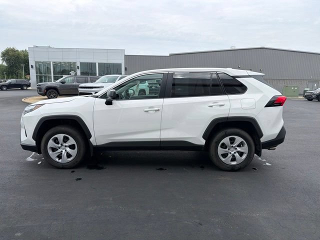 Used 2024 Toyota RAV4 LE AWD/4WD image 4