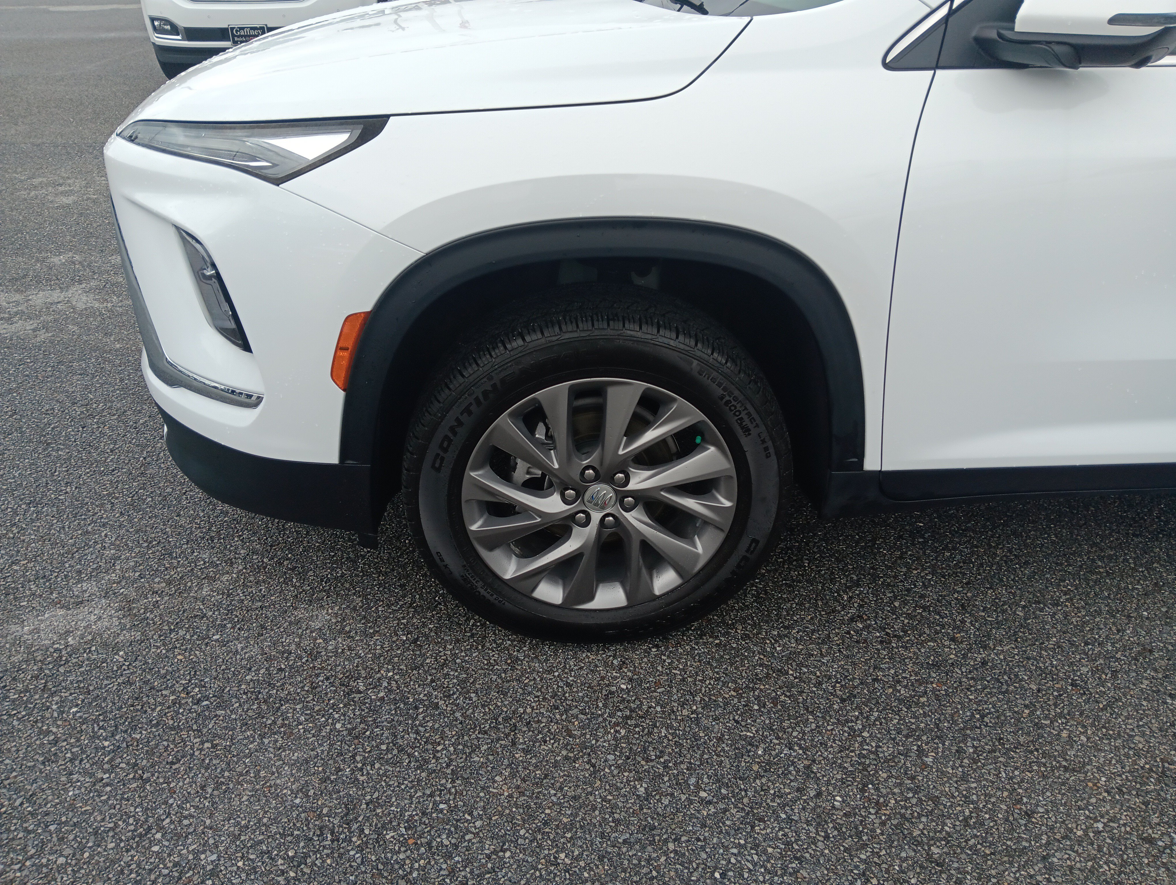 Used 2025 Buick Enclave Preferred FWD image 2