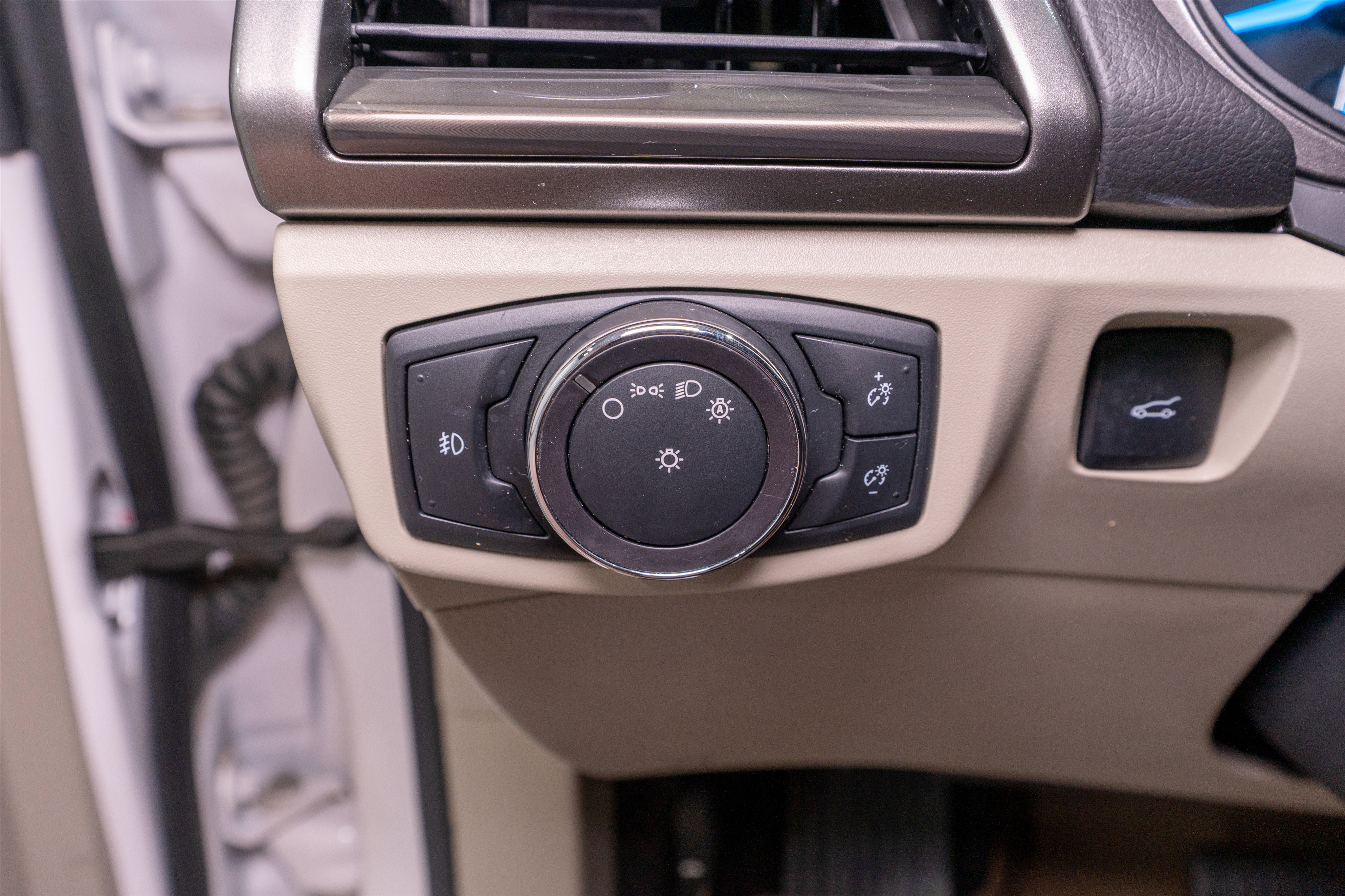 Used 2017 Ford Fusion SE image 26