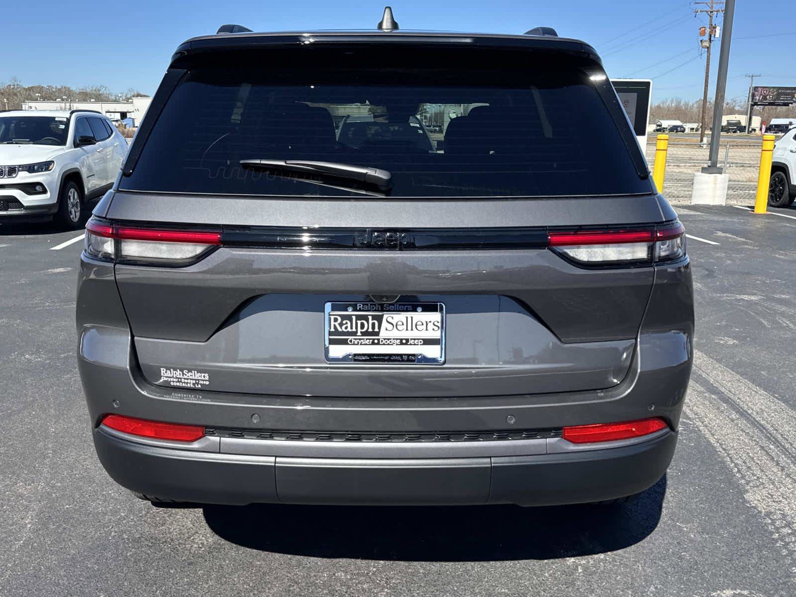 New 2026 Jeep Grand Cherokee Limited w/ Limited Altitude Package RWD image 5