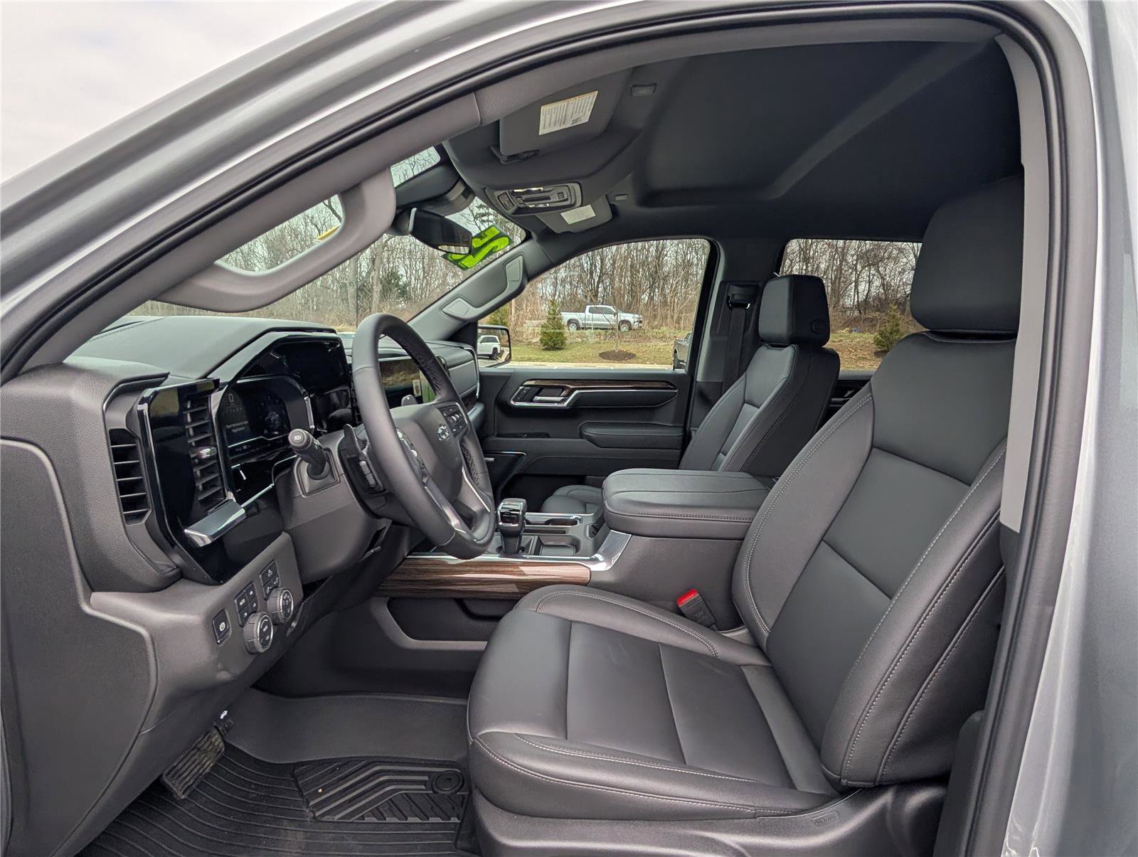 Used 2025 Chevrolet Silverado 1500 LT Trail Boss w/ Convenience Package II image 15