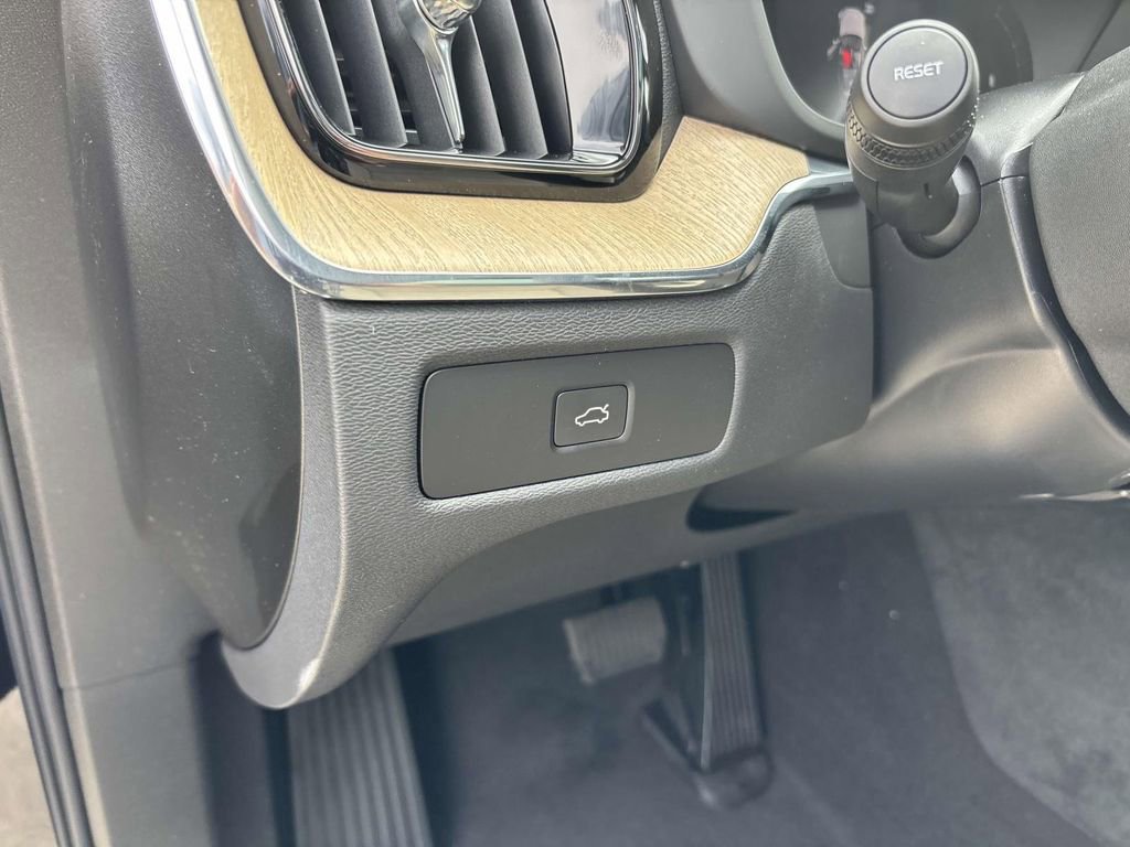 New 2026 Volvo XC60 B5 Plus w/ Protection Package Premier image 14