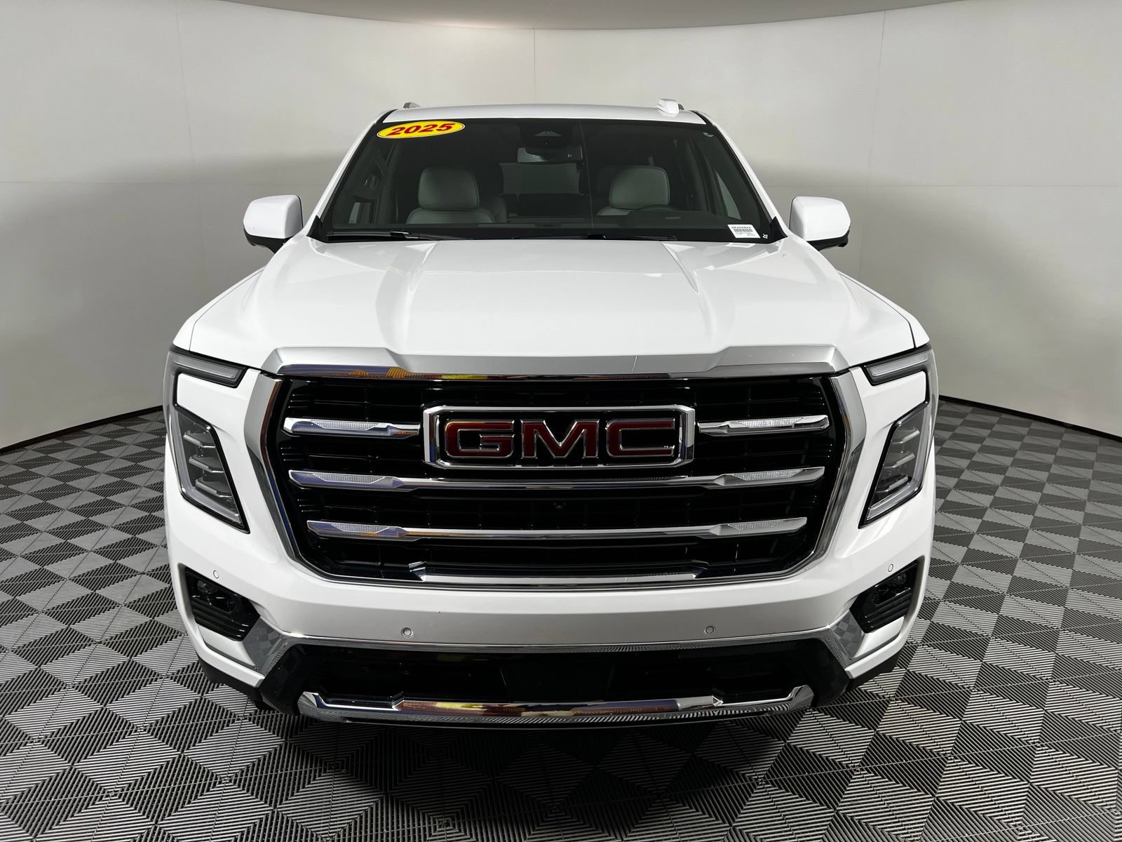Used 2025 GMC Yukon Elevation AWD/4WD image 2