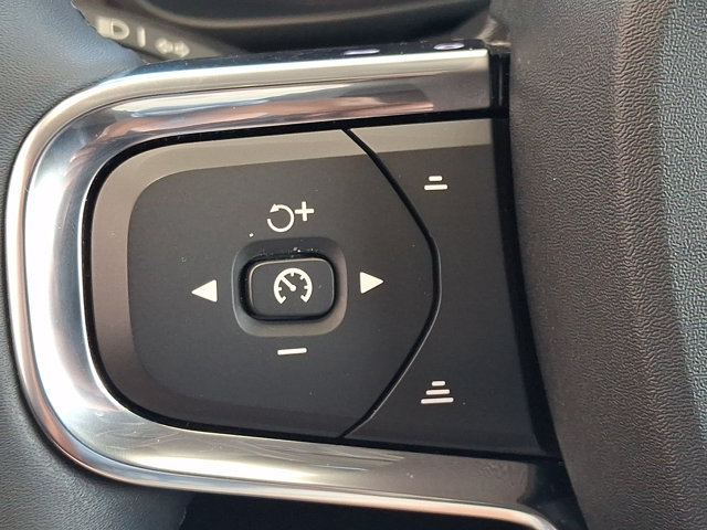 Used 2024 Volvo XC40 B5 Plus w/ Climate Package AWD/4WD image 23