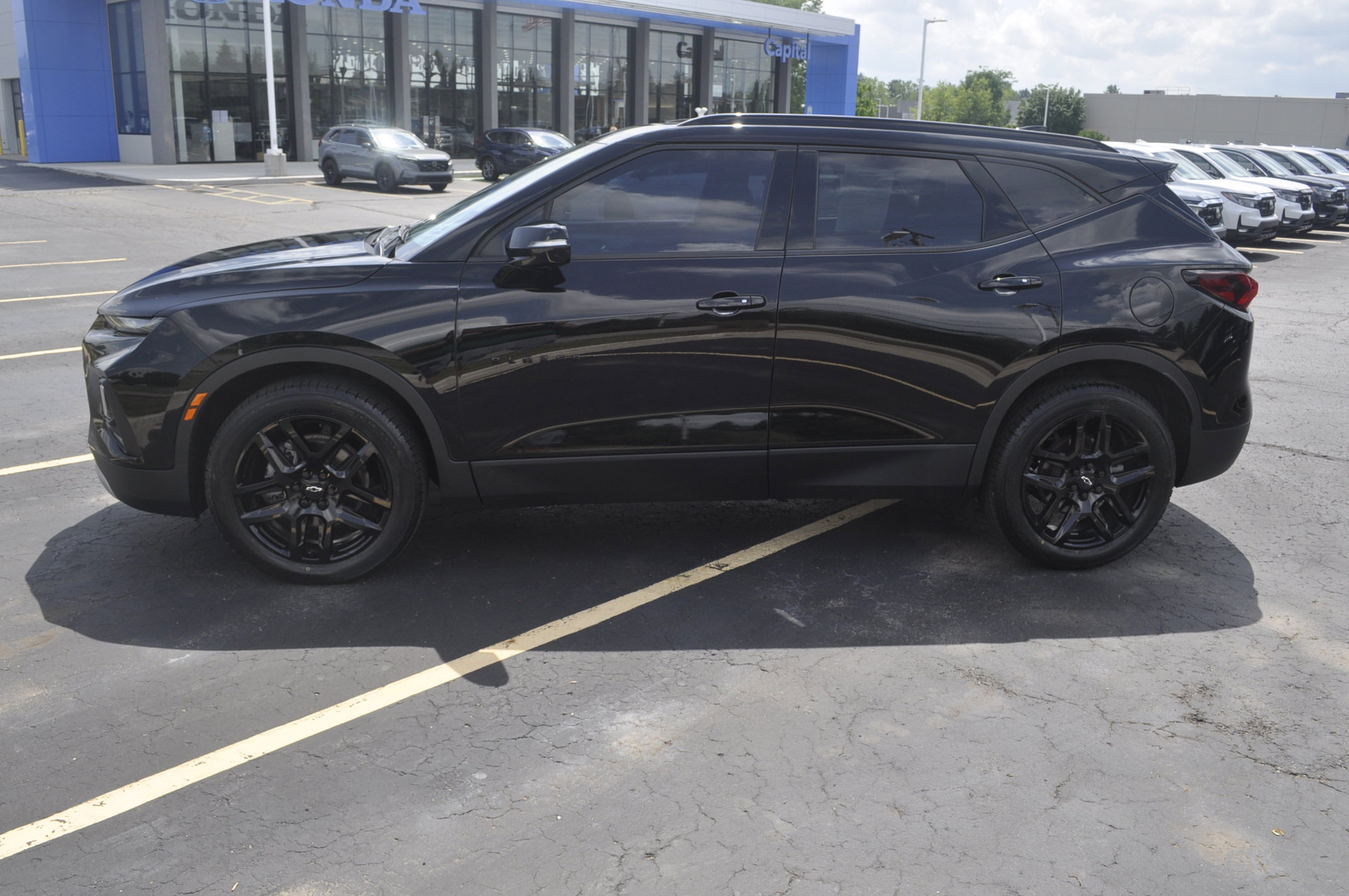 Used 2021 Chevrolet Blazer LT w/ Sound & Technology Package FWD image 4