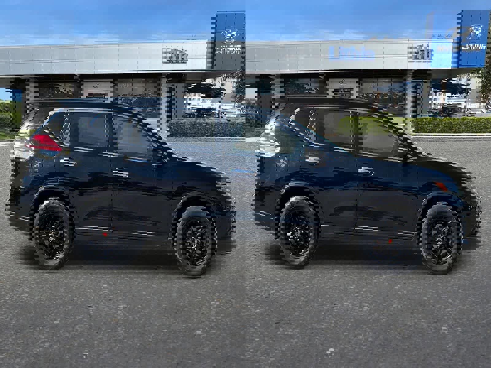 Used 2015 Nissan Rogue S w/ S Family Package image 9