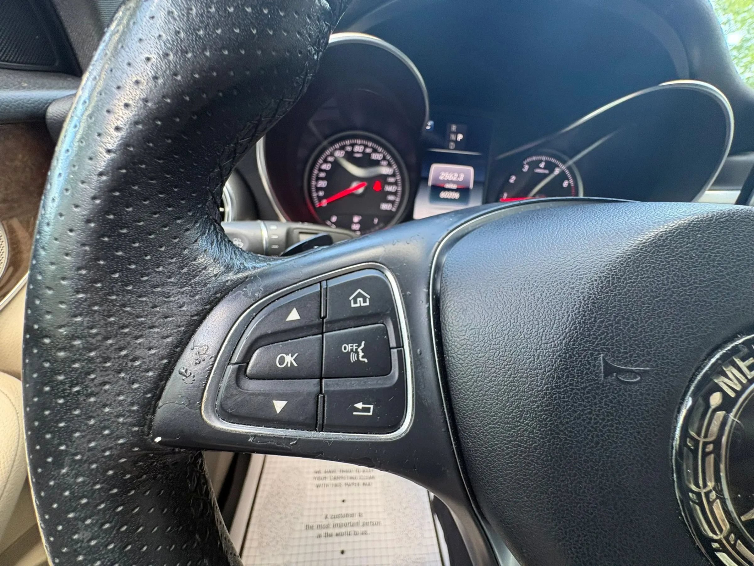 Used 2018 Mercedes-Benz GLC 300 4MATIC image 32