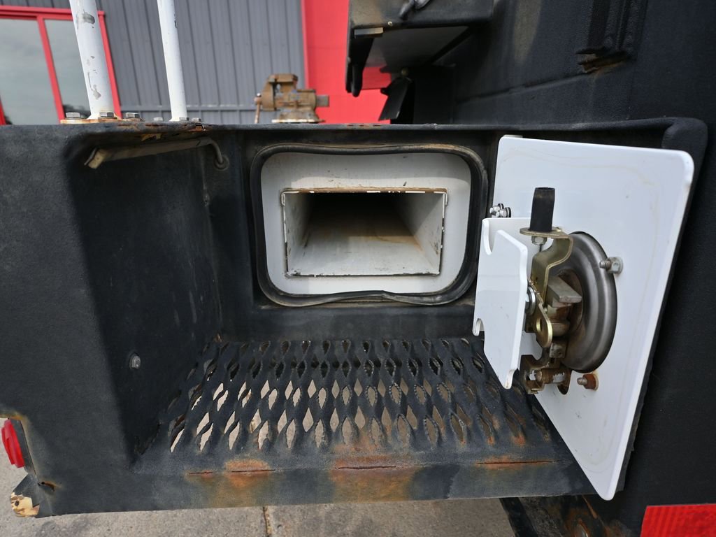 Used 2016 Ford F550 2WD Regular Cab Super Duty image 59