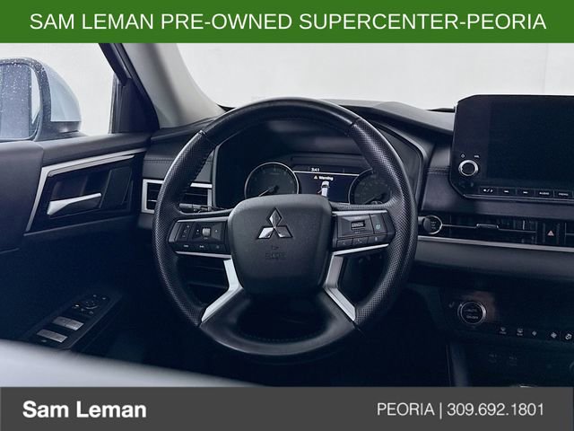 Used 2024 Mitsubishi Outlander SE image 11