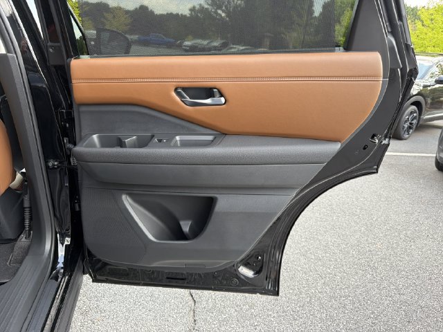 New 2026 Nissan Pathfinder Platinum FWD image 19