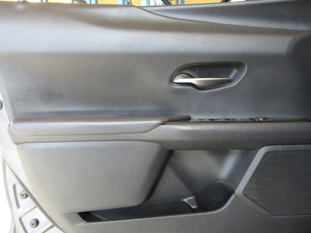 Used 2022 Lexus UX 200 w/ Accessory Package (Z1) image 9