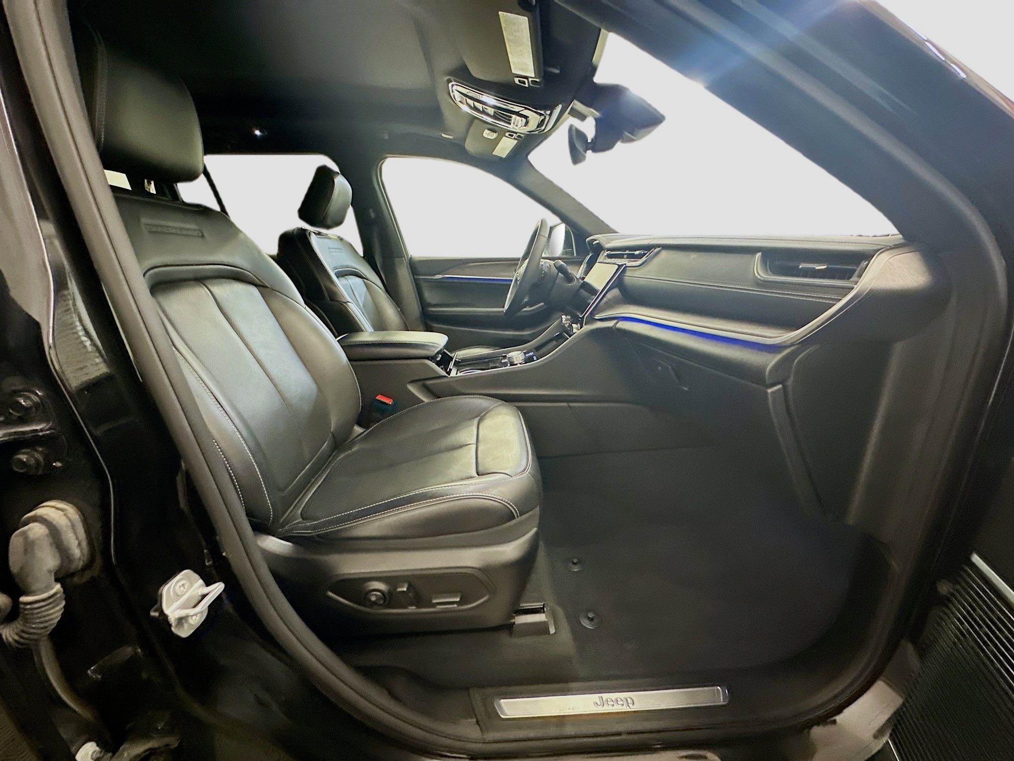 Used 2022 Jeep Grand Cherokee Overland image 32