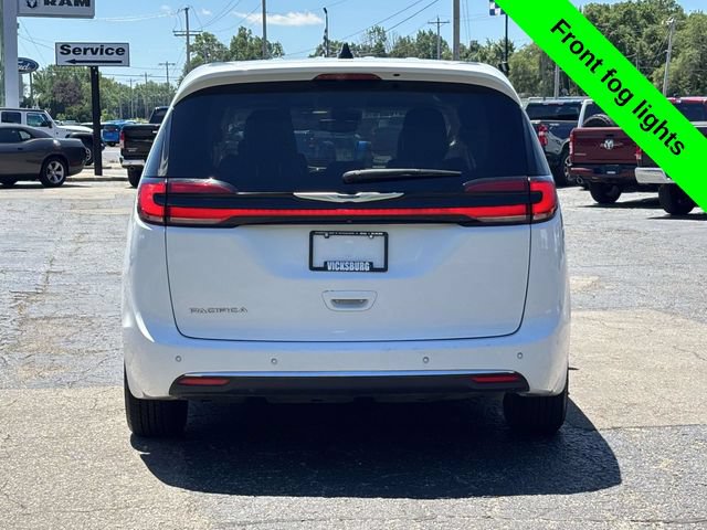 Used 2023 Chrysler Pacifica Touring-L FWD image 37