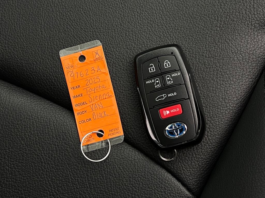 Used 2025 Toyota Sienna XLE Woodland Edition image 29