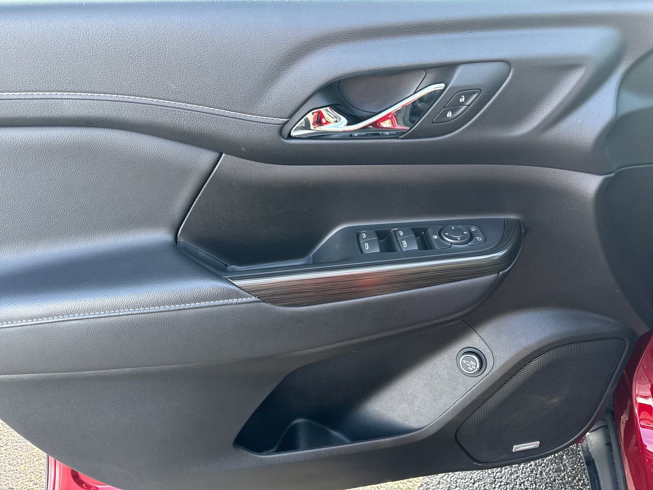 Used 2023 GMC Acadia SLT image 17