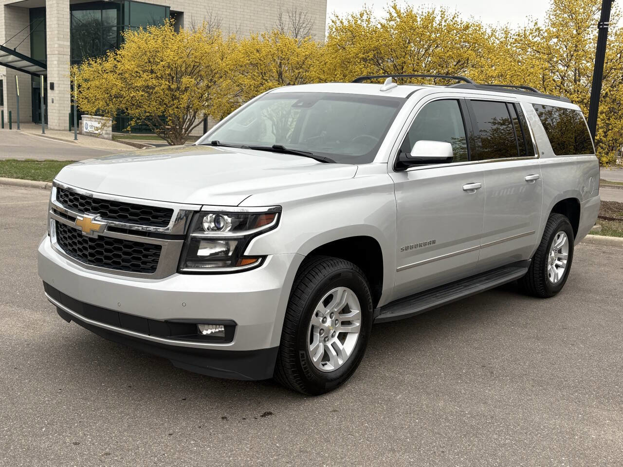 Used 2016 Chevrolet Suburban LT image 1