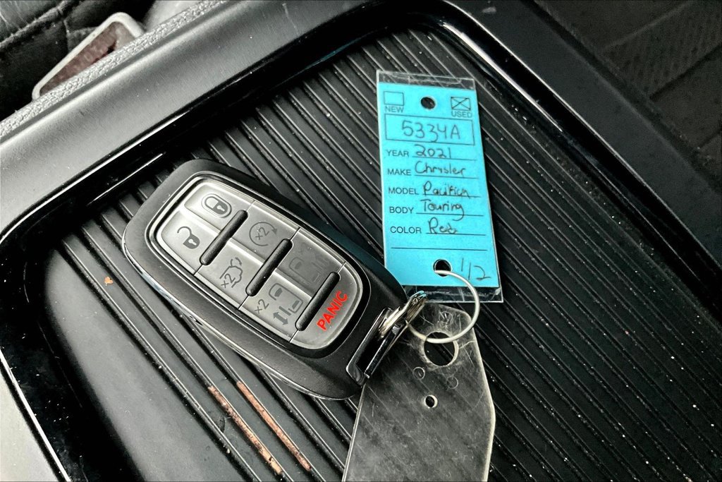 Used 2021 Chrysler Pacifica Touring-L w/ Uconnect Theater Family Group AWD/4WD image 35