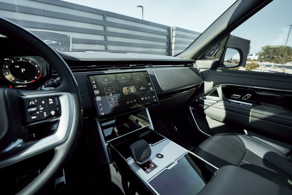 Used 2025 Land Rover Range Rover Long Wheelbase Autobiography image 65