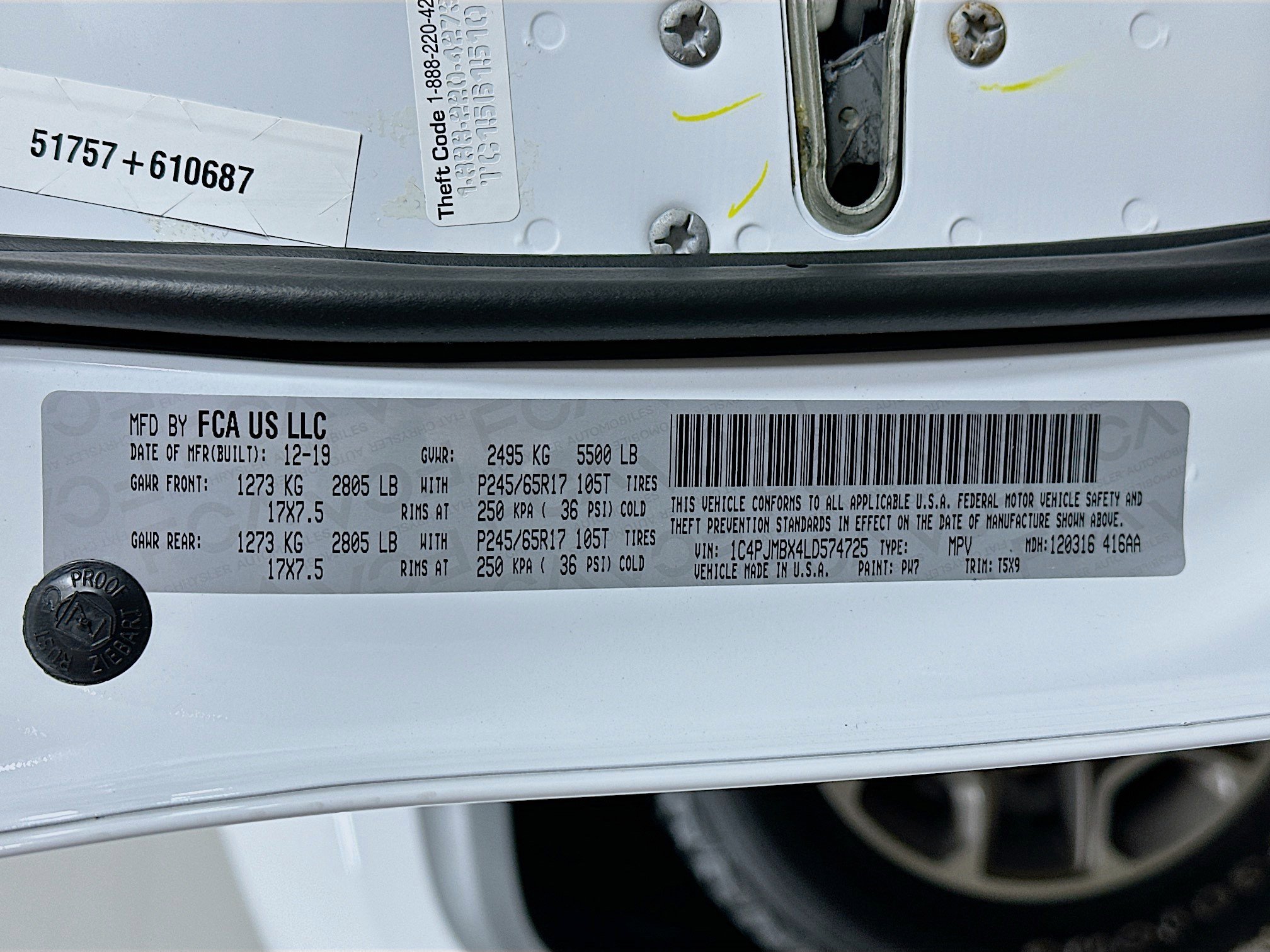 Used 2020 Jeep Cherokee Trailhawk w/ Technology Group AWD/4WD image 29