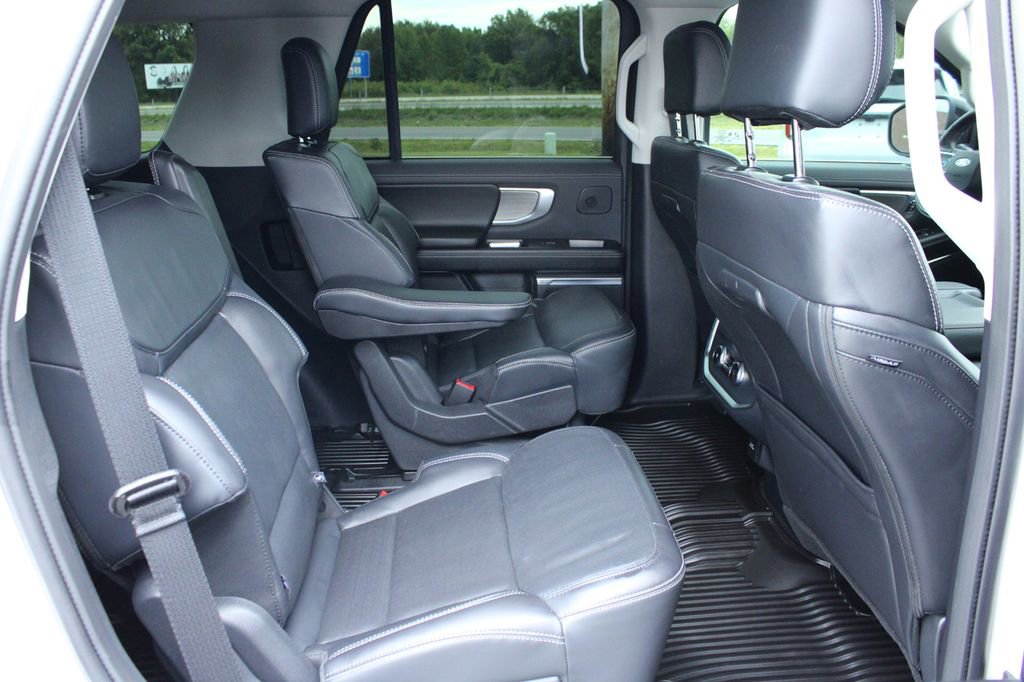 Used 2025 Ford Expedition Platinum w/ Driver's Package AWD/4WD image 23