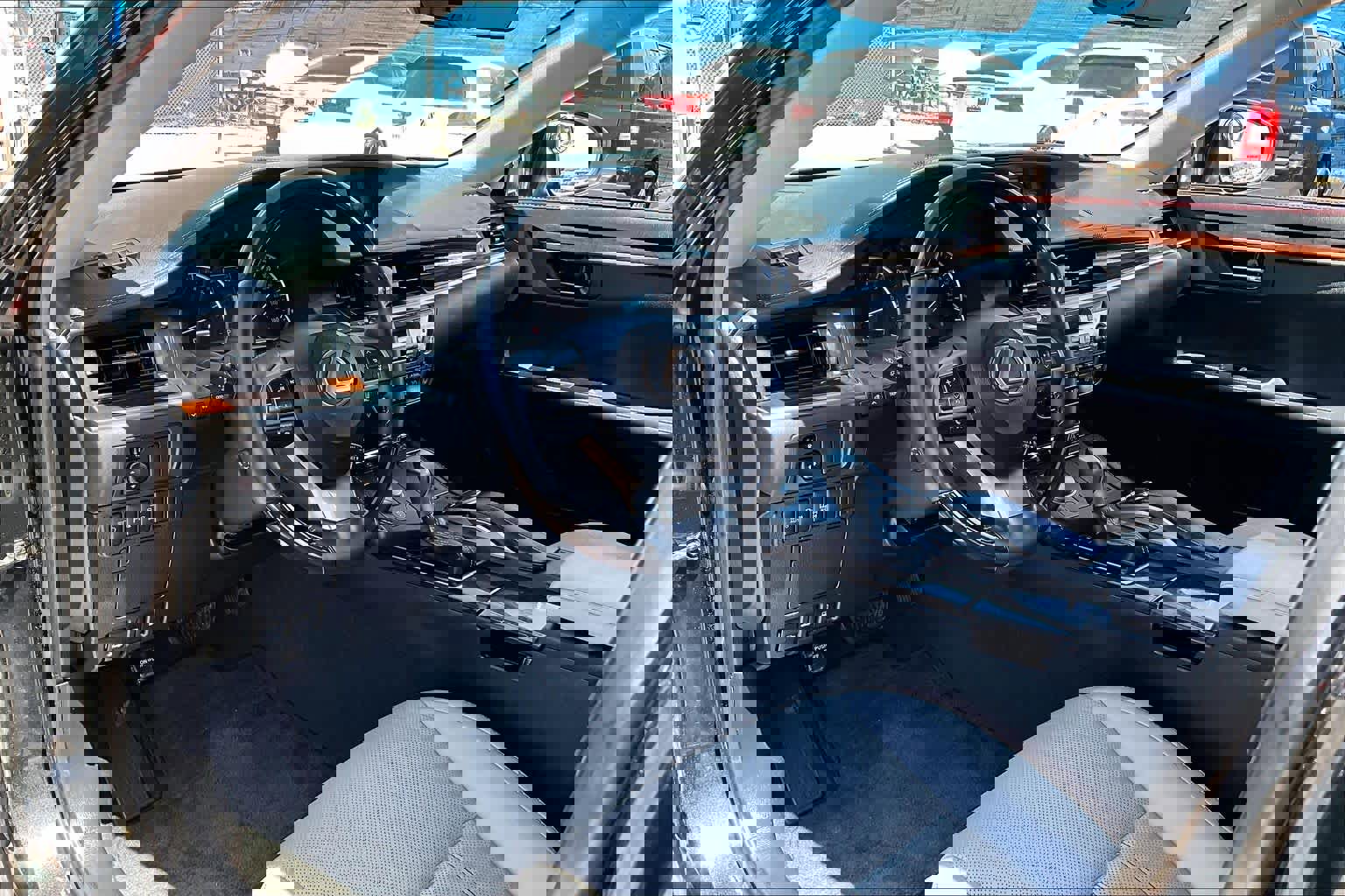 Used 2018 Lexus ES 350 w/ Luxury Package w/Wood Trim FWD image 17