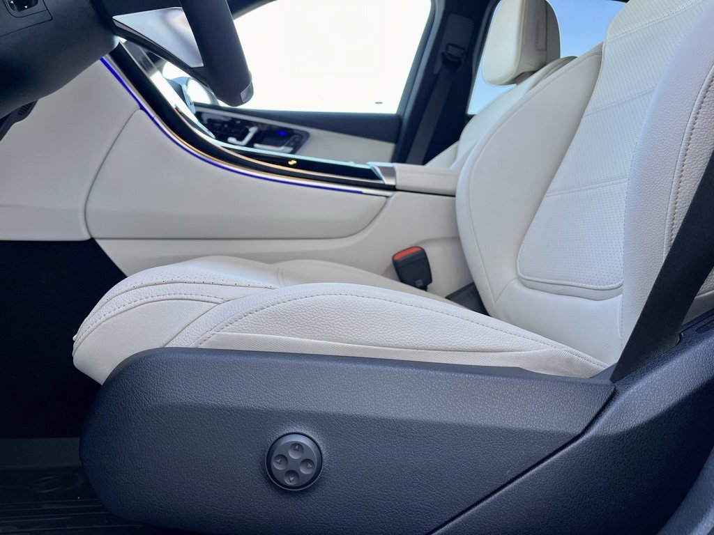 Used 2025 Mercedes-Benz GLC 350e 4MATIC image 16