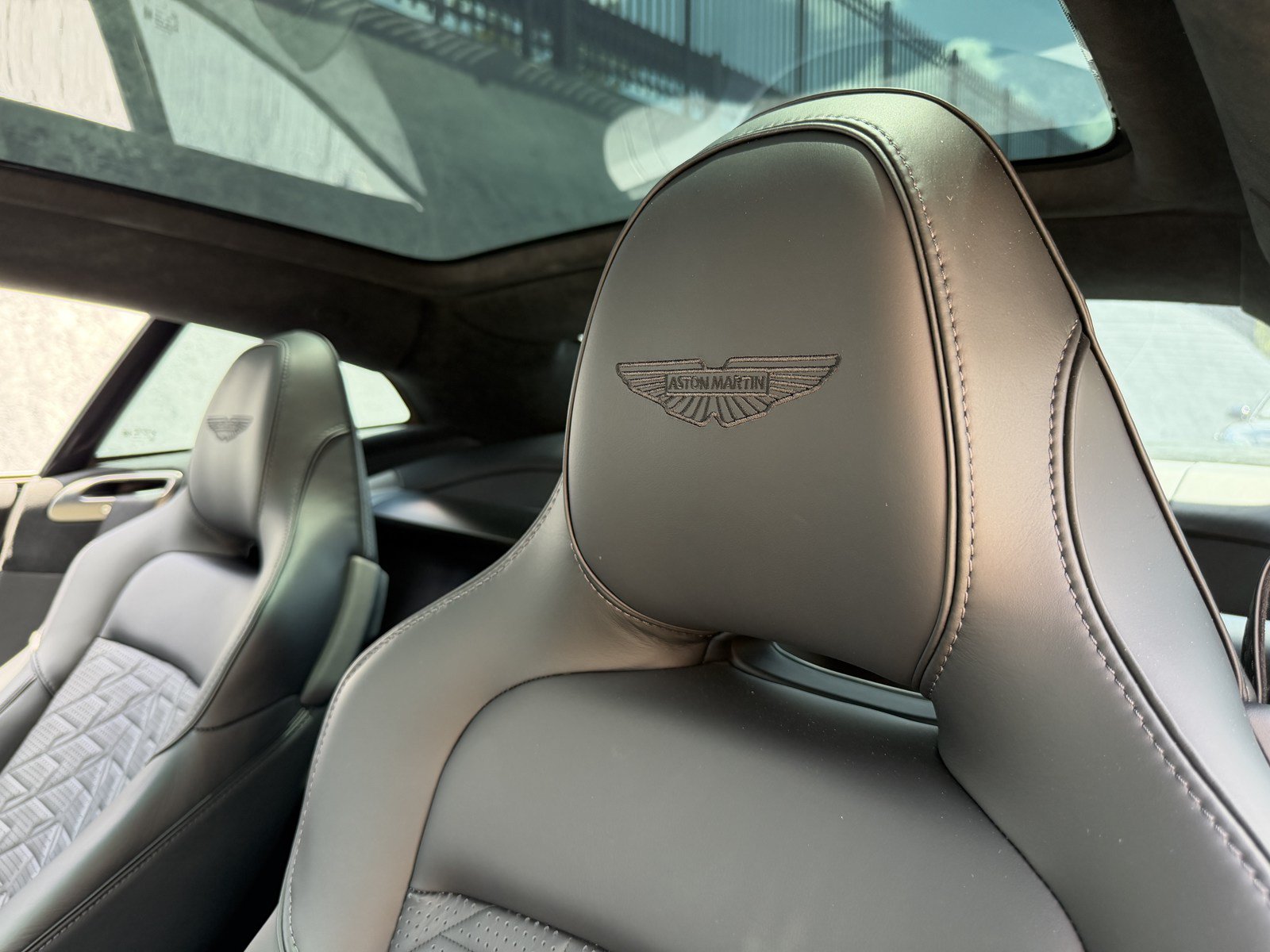 Used 2025 Aston Martin Vanquish RWD image 5