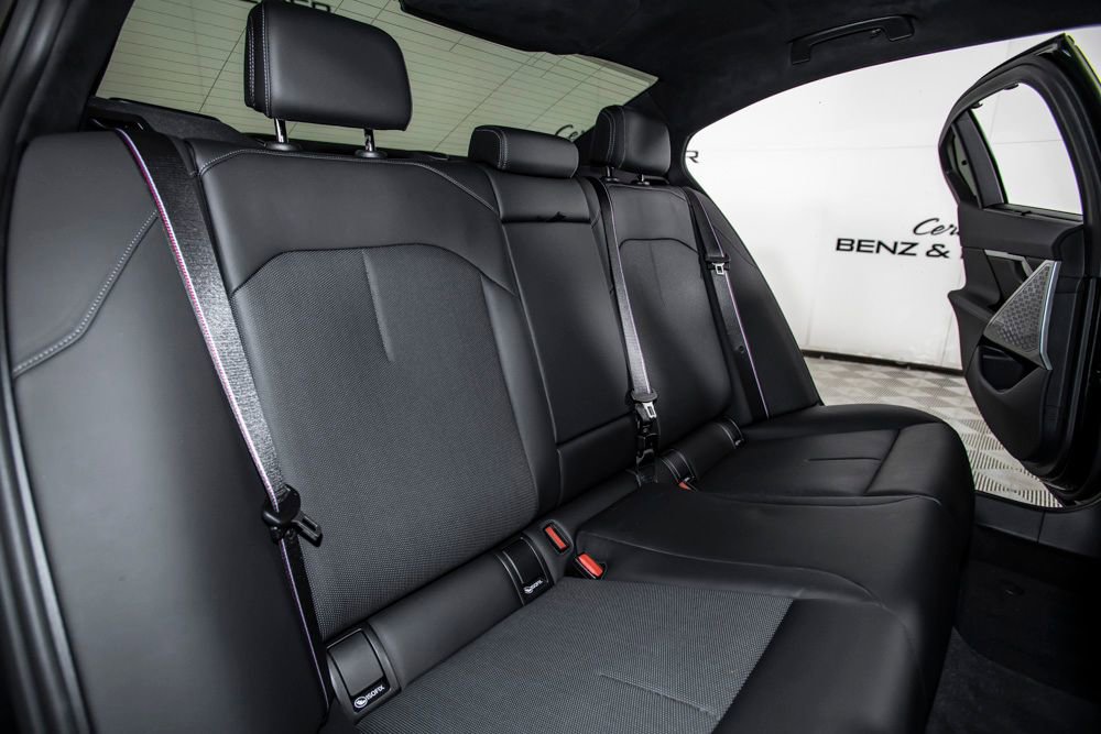 Used 2026 BMW M5 w/ Executive Package image 17