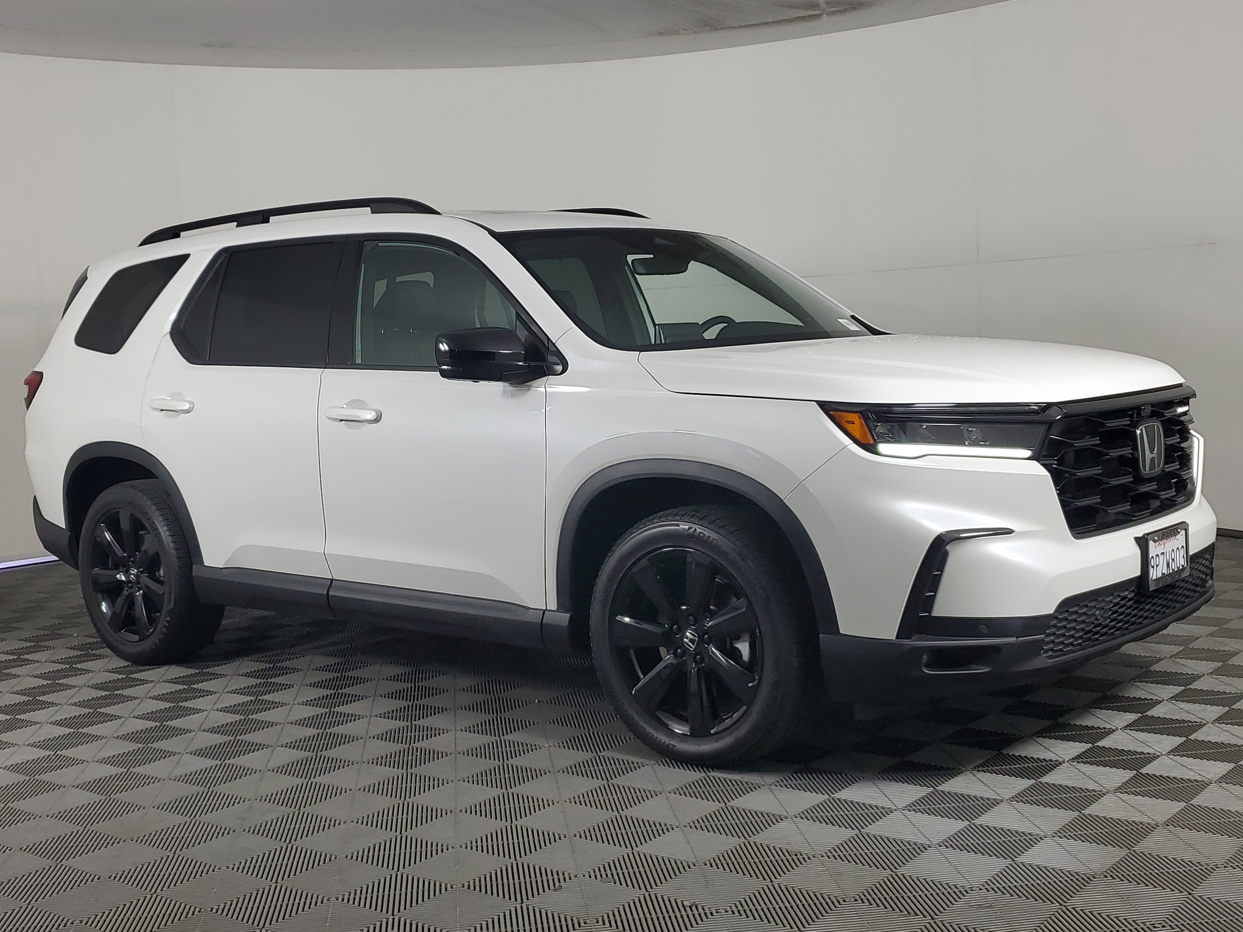 Certified 2025 Honda Pilot Black Edition image 2