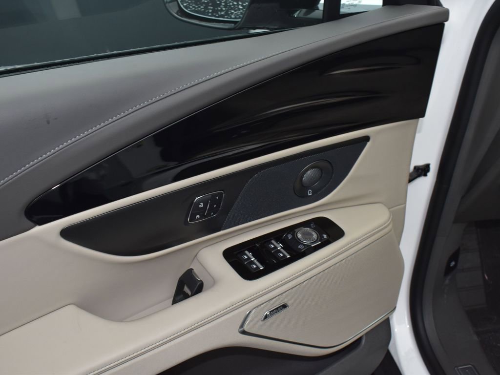 Certified 2025 Lincoln Nautilus Premier w/ Equipment Group 102A image 9