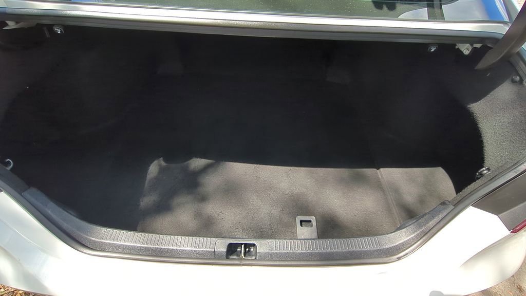 Used 2020 Toyota Camry SE image 11