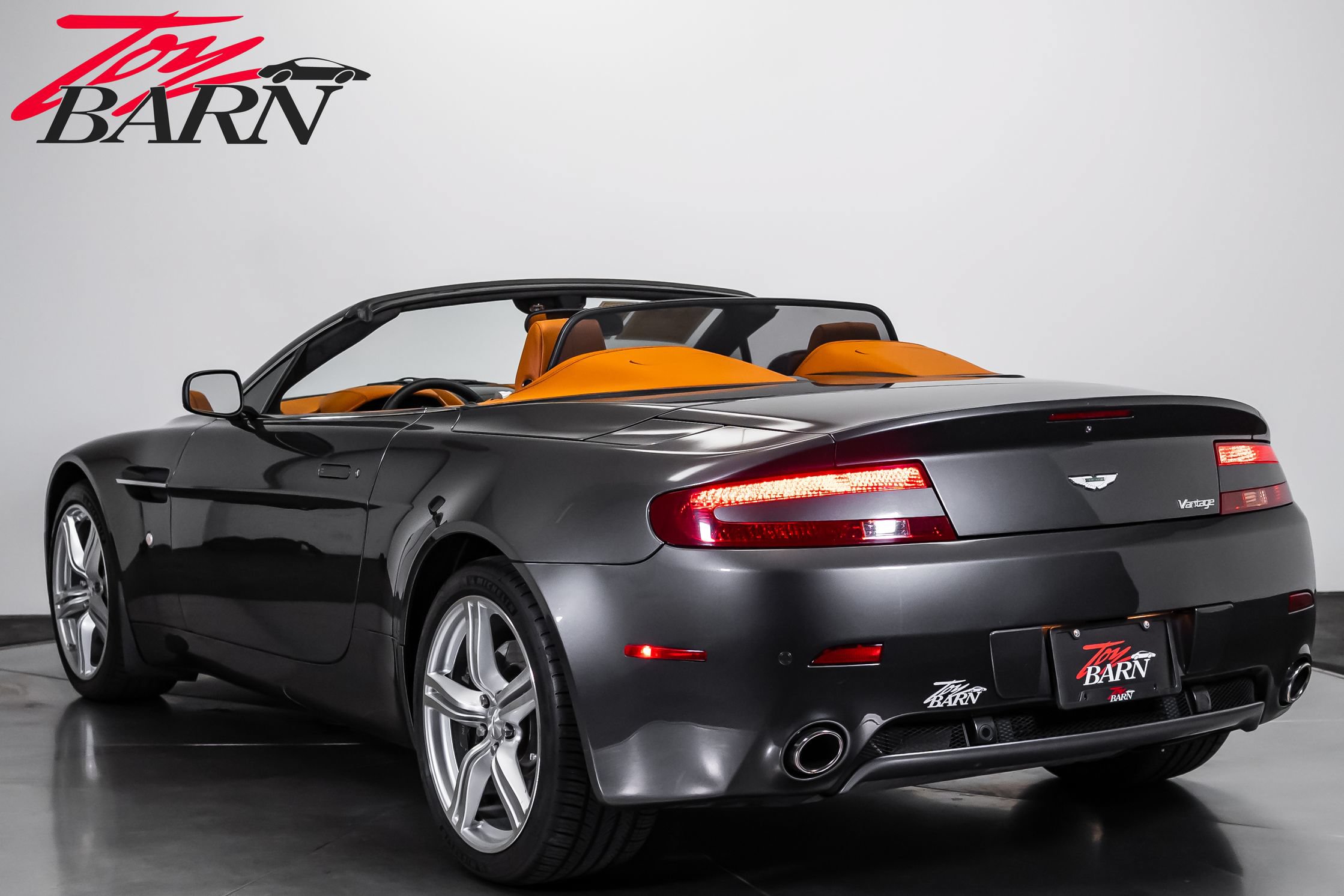Used 2009 Aston Martin V8 Vantage Roadster RWD image 3