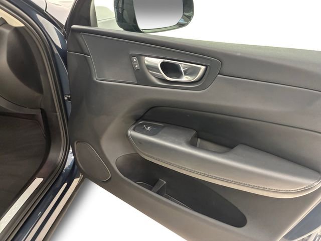 Used 2024 Volvo XC60 B5 Core image 15