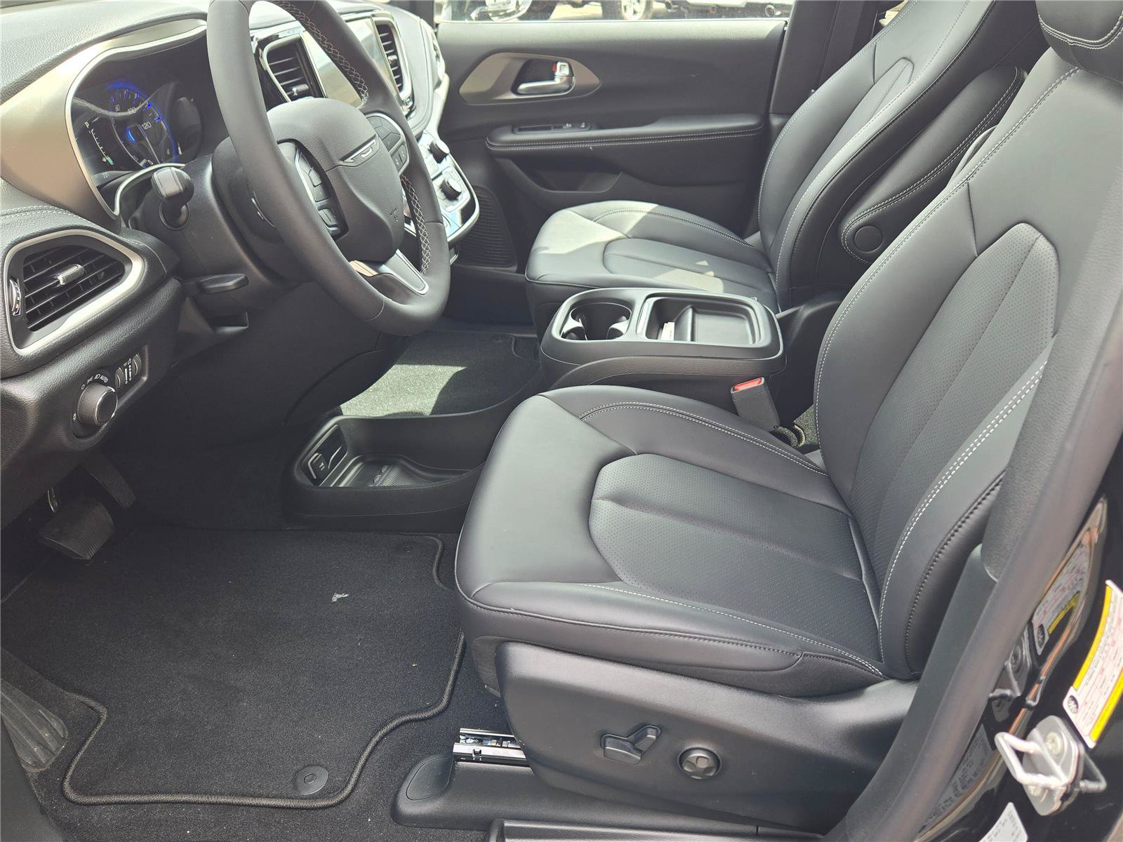 New 2027 Chrysler Pacifica Select FWD image 19