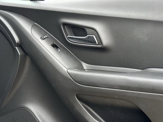 Used 2022 Chevrolet Trax LT w/ Driver Confidence Package AWD/4WD image 25