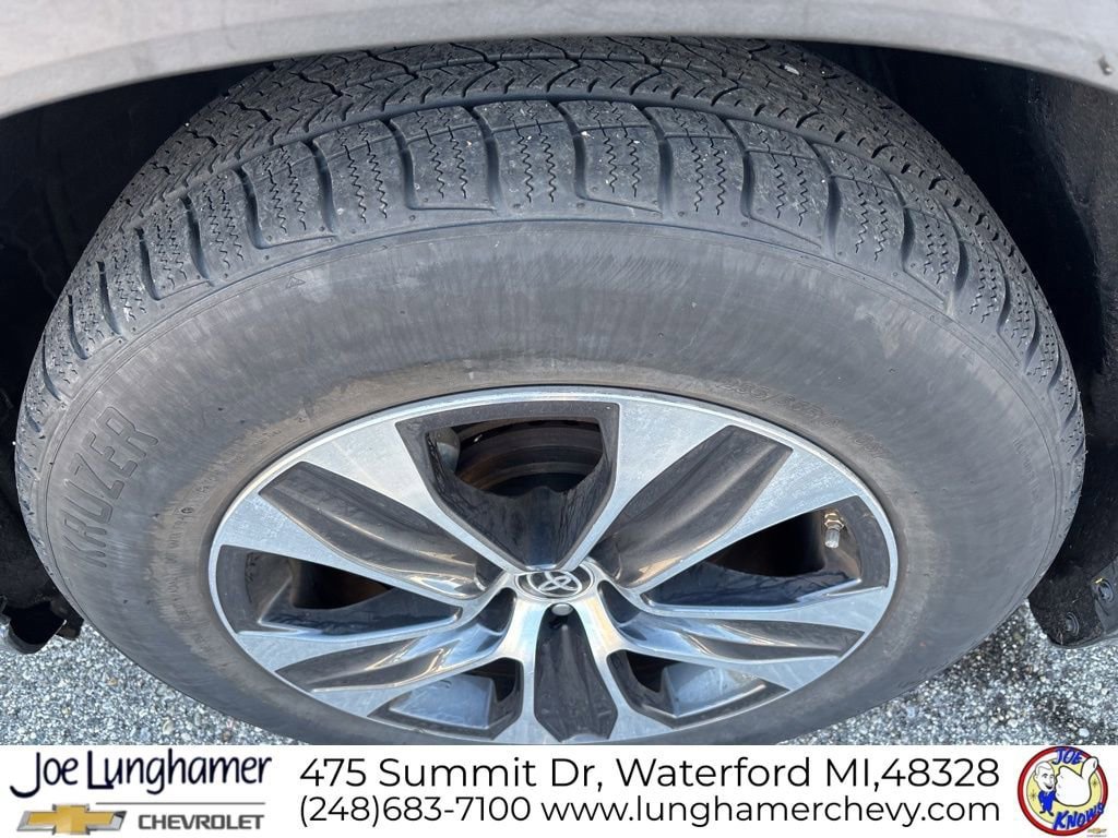 Used 2020 Toyota Highlander XLE FWD image 9