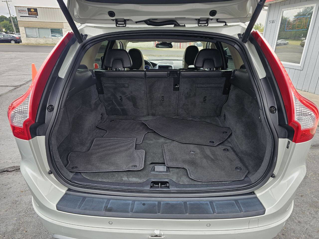 Used 2012 Volvo XC60 T6 R-Design image 18