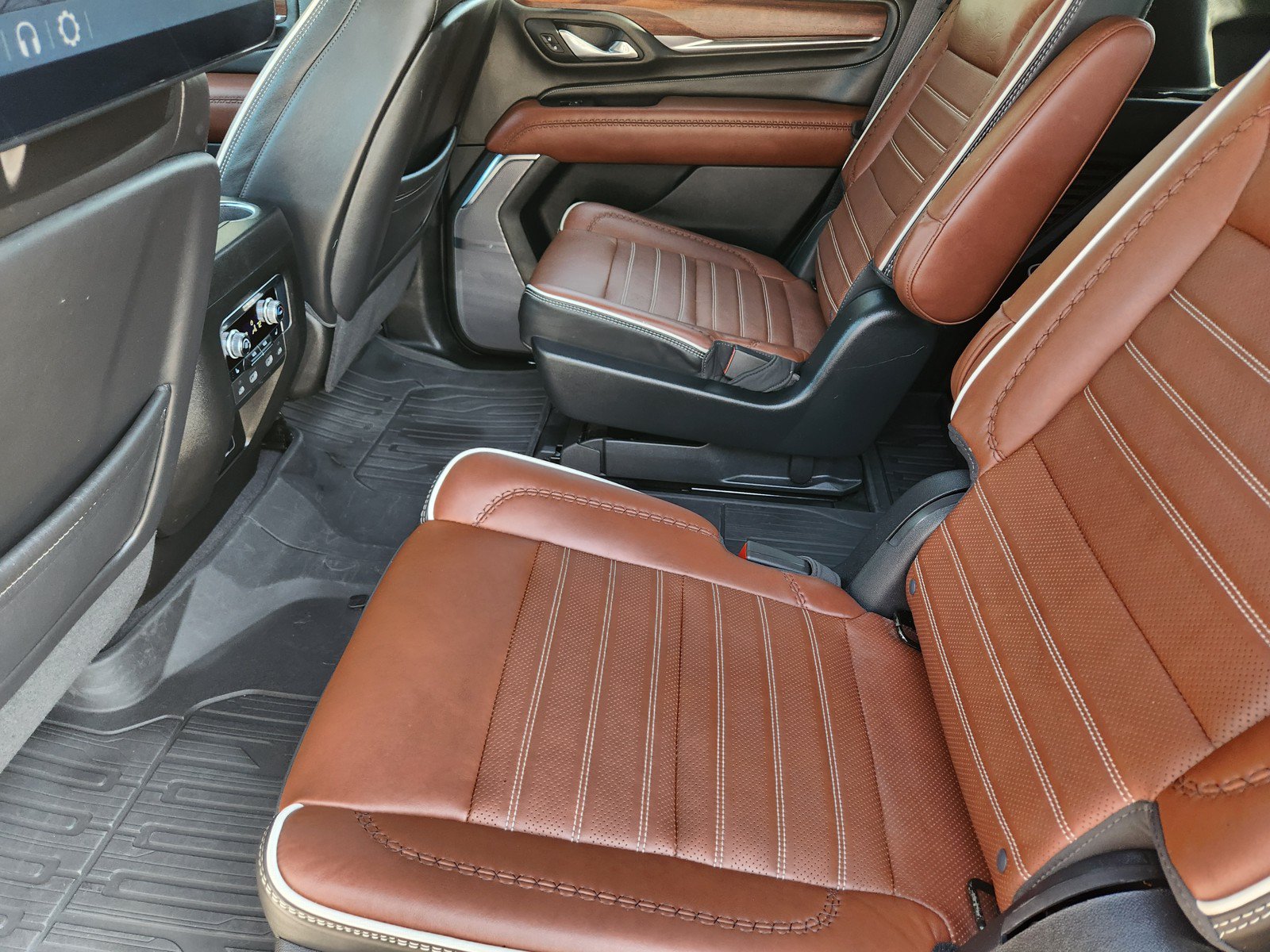 Used 2023 GMC Yukon Denali Ultimate AWD/4WD image 14