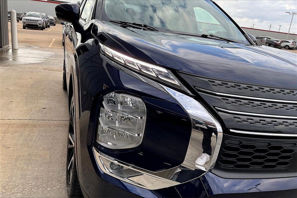 Used 2024 Mitsubishi Outlander SE Black Edition image 28